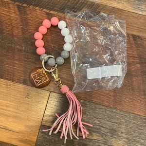 NWT MAMA bracelet keychain